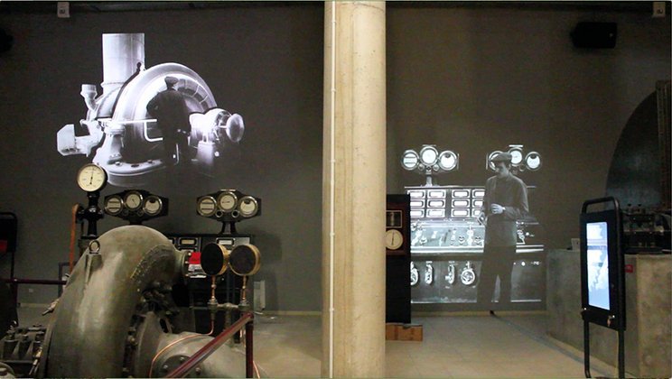 Projection dans la salle des machines