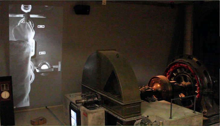 Projection dans la salle des machines